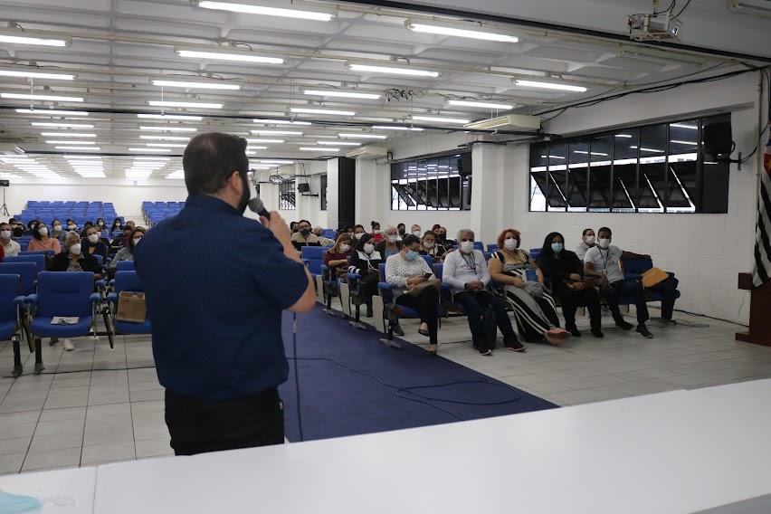 Saúde atualiza profissionais das policlínicas de Santos em congresso